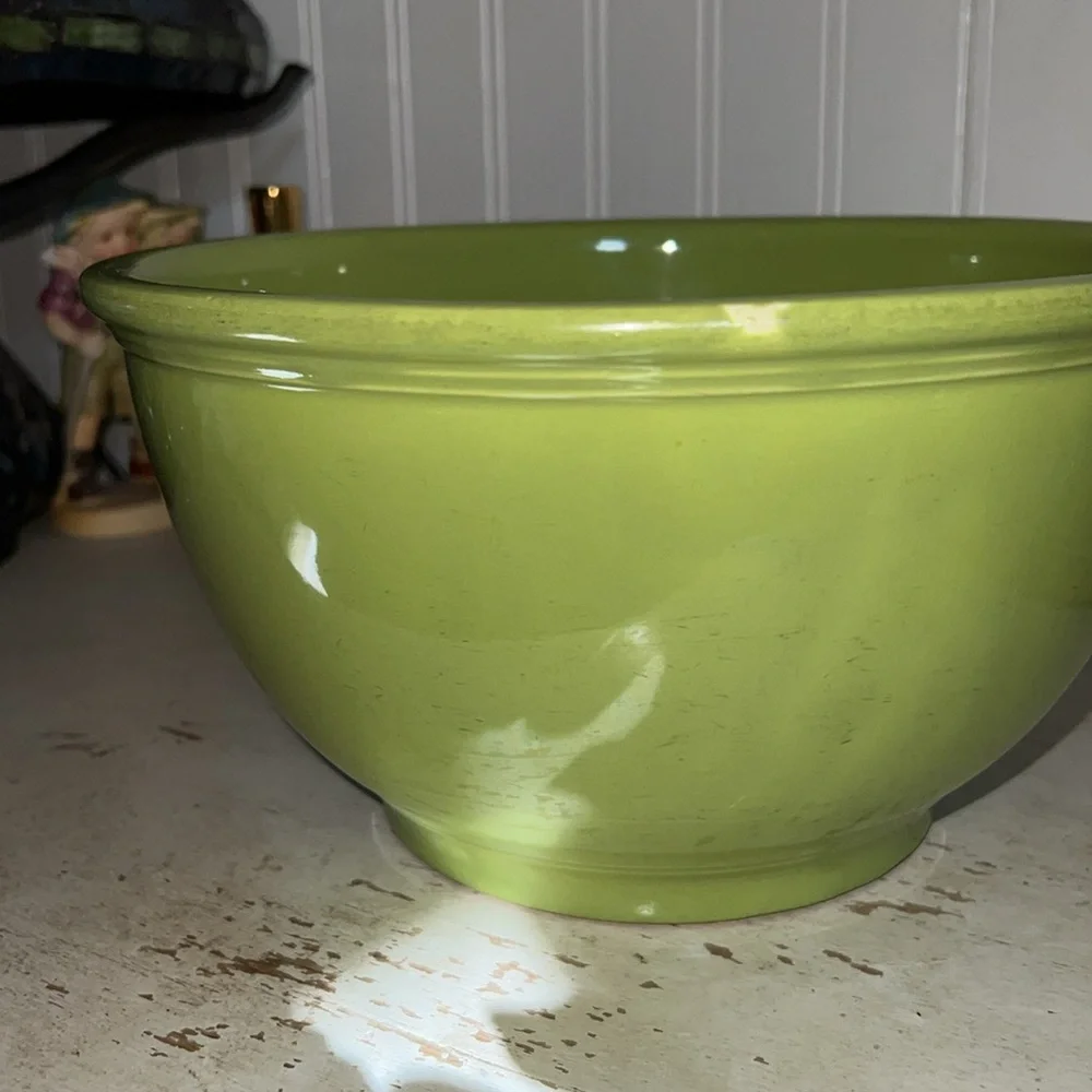 Vintage 1950s Fiesta Chartreuse large mixing bowl